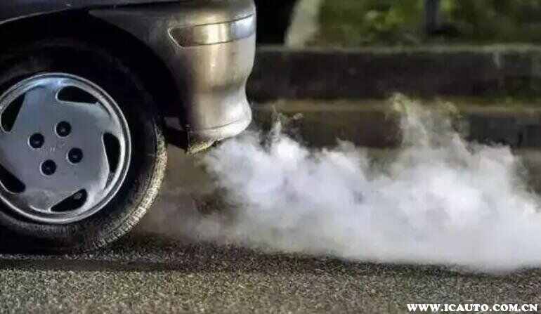 汽车排气管冒白烟怎么回事