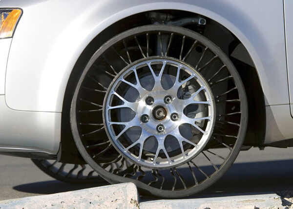 免充气轮胎的致命缺点，缺气保用轮胎和防爆胎关系