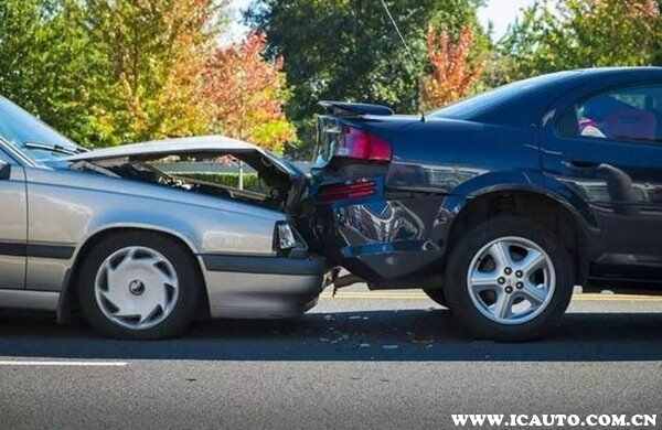 车损险是什么意思？为什么说车损险就是个坑
