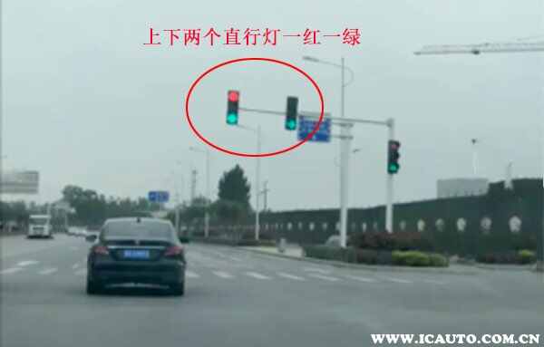 上下两个直行灯一红一绿，上面红灯下面直行绿灯怎么通行