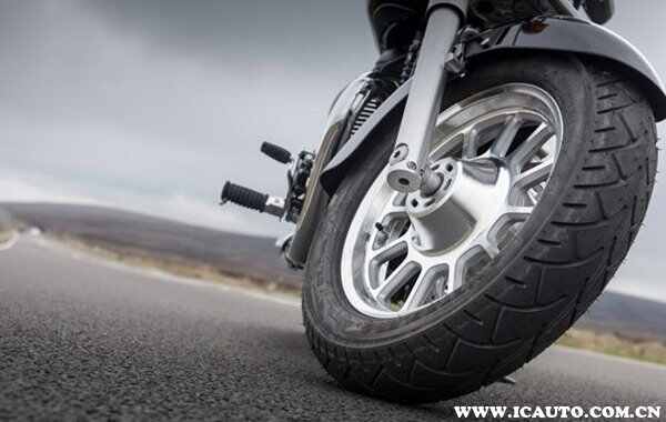 踏板摩托车轮胎哪种最防滑？摩托车雨天防滑轮胎推荐